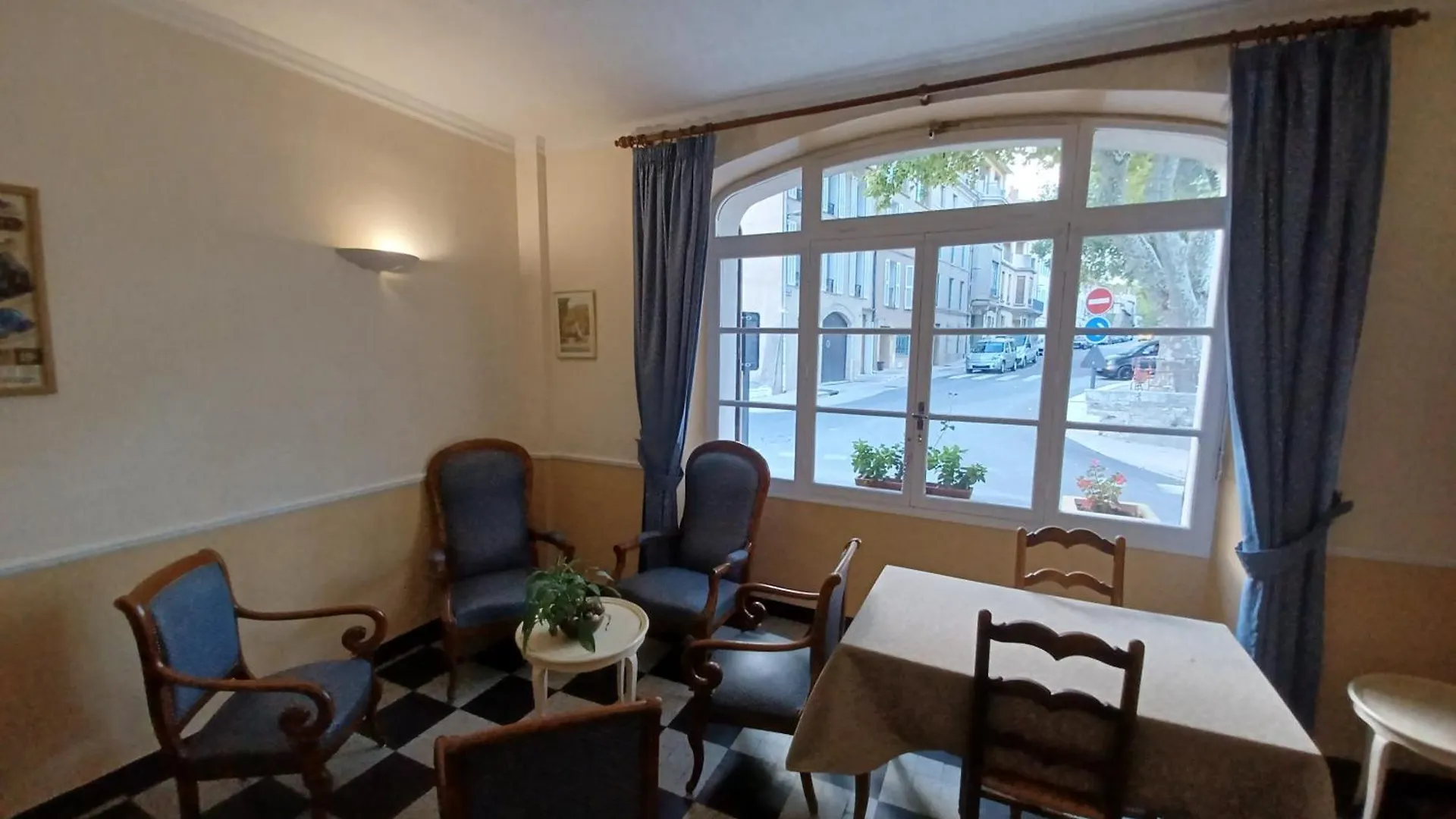 Logis Hotel Du Pont D'Or Barjols 2*,  France